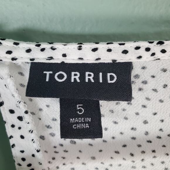 Torrid Womens White Black Dot Crepe Ruched Short Sleeve Blouse Top Size 5 - Picture 3 of 7